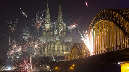Als Reaktion auf die massenhaften Übergriffe während der Silvesternacht in Köln soll es kommendes Silvester eine Schutzzone um den Dom geben.