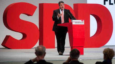 SPD-Vorsitzender und Bundeswirtschaftsminister Sigmar Gabriel (SPD) spricht beim Bundesparteitag der Sozialdemokratischen Partei Deutschlands (SPD).