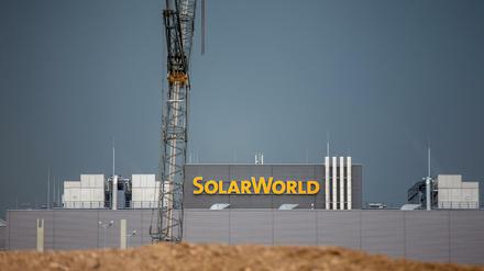 Im Thüringer Standort der Solarworld AG läuft die Solarzellenfertigung trotz Insolvenzanmeldung vorerst weiter. 