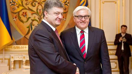 Am Dienstag hatte Außenminister Steinmeier noch mit Präsident Poroschenko in Kiew verhandelt.
