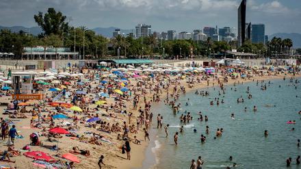 Magnet für Einheimische und Touristen: der Strand Nova Icaria in Barcelona
