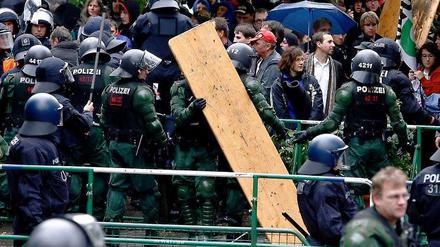 Innenminister Rech (CDU) machte die Stuttgart-21-Gegner für die Eskalation der Gewalt während der eigentlich als Schülerdemonstration gemeldeten Prostestveranstaltung verantwortlich.