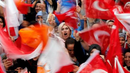 Anhänger der Regierungspartei AKP in Istanbul 