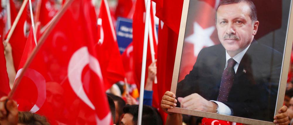 Anhänger des türkischen Präsidenten Erdogan in Köln 
