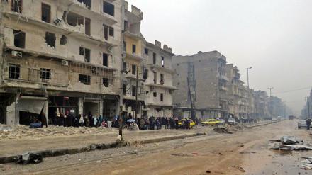 Menschen fliehen aus Ost-Aleppo.