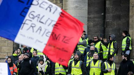 Die Polizei ist in Paris an Silvester im Großeinsatz. Tausende Franzosen wollen feiern und die Gelbwesten haben erneut Protest angekündigt. 