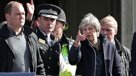 Dort ist es passiert. Die britische Premierministerin Theresa May am Donnerstag in Salisbury, wo Sergej Skripal und seine Tochter am 4. März auf einer Parkbank gefunden worden waren. 
