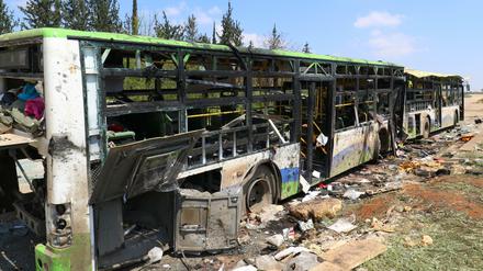 Ein Selbstmordattentäter hatte sich am Samstag neben den Bussen in die Luft gesprengt.