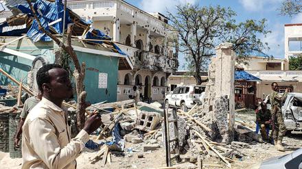 Das Hotel in der Hafenstadt Kismayo nach der Attacke. 