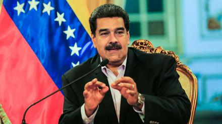 Venezuelas Präsident Nicolás Maduro bei einem Treffen mit Diplomaten seines Landes in Caracas.
