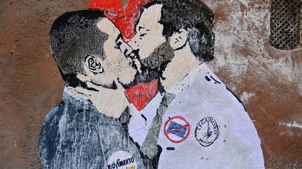 Ein Graffiti-Künstler hatte im Mai den Fünf-Sterne-Politiker Di Maio (links) und den Lega-Vorsitzenden Salvini verewigt. 