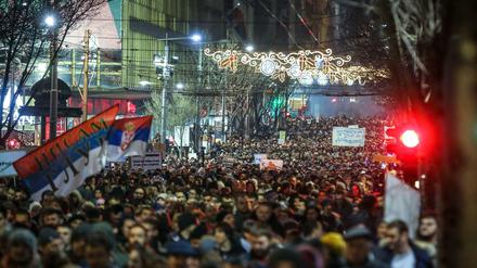 Tausende protestierten am Samstag in Belgrad gegen Präsident Vucic