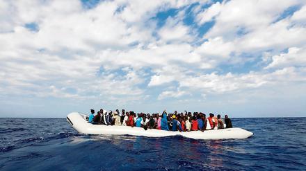 Flüchtlinge vor der italienischen Insel Lampedusa im Oktober 2015.