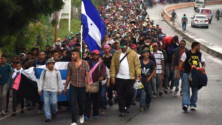 Am Anfang waren es hunderte Honduraner, jetzt sind es Tausende, die in die USA wollen.