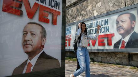 Die Plakate mit dem Bild Erdogans und dem Wort "Ja" sind allgegenwärtig.