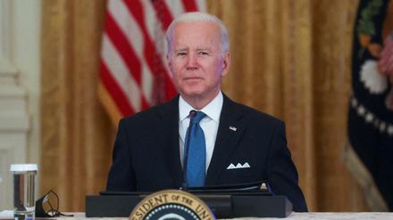 US-Präsident Joe Biden lauscht der Frage von „Fox News“-Reporter Peter Doocy.