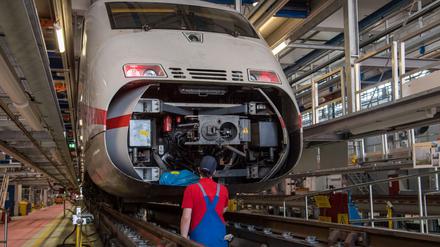 Investitionsstau bei der Deutschen Bahn: Die Gewerkschaft EVG beziffert den zusätzlichen Finanzbedarf auf 2 bis 3 Milliarden Euro im Jahr.