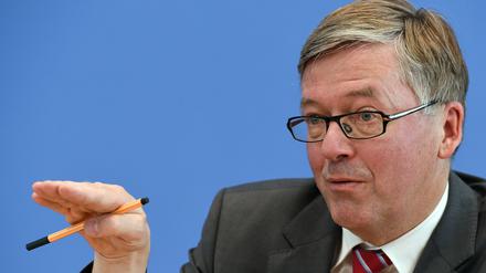 Der Wehrbeauftragte des Bundestages, Hans-Peter Bartels (SPD), will die finanzielle Ausstattung der Bundeswehr verbessern. 