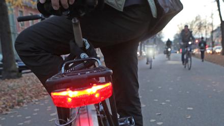 Anfang November wurden Radfahrer auf der Hegelallee Potsdam bei der Aktion „FahrRad-Licht“ auf ihr Licht angesprochen.
