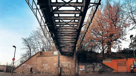 Bald befahrbar? Die Brücke der Stammbahn über die Berliner Yorckstraße, über die seit Jahrzehnten keine Züge mehr fahren.
