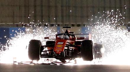 Früh unter Feuer. Sebastian Vettel fährt gegen einen schnellen Teamkollegen.