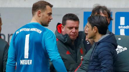 Gang ins Ungewisse: Manuel Neuer verletzte sich in Düsseldorf.