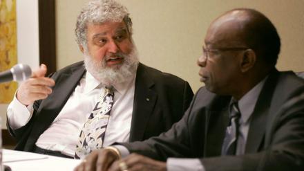 Der ehemalige CONCACAF-Generalsekretär Chuck Blazer (l.) und der frühere FIFA-Vizepräsident Jack Werner (r.). (Archiv)