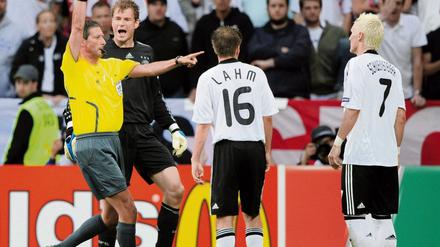 Murks hoch zwei. Schweinsteiger sieht die Rote Karte, Deutschland unterliegt Kroatien im zweiten Spiel der EM 2008 mit 1:2.