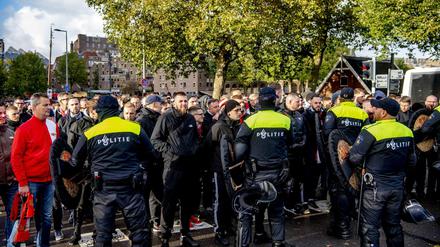 Zwischen den Fans des 1. FC Union und der Rotterdamer Polizei soll es zu Auseinandersetzungen gekommen sein.