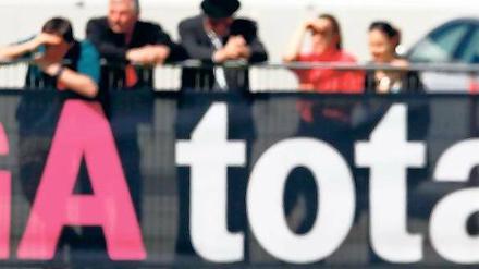 Der neue Alte. Andries Jonker leitete als Interimstrainer das Auslaufen der Bayern am Sonntag unfallfrei. Zuvor war er ein treuer Helfer des entlassenen Louis van Gaal. Foto: Reuters