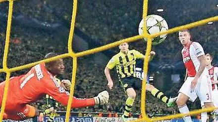 Erlösung kurz vor Schluss. Robert Lewandowskis Siegtreffer verschaffte Borussia Dortmund in der wohl schwersten Vorrundengruppe der Champions League eine gute Ausgangsposition. 