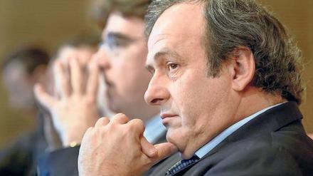 Nicht mehr nur Zuschauer. Uefa-Präsident Platini setzt den Kurs um, den er bereits vor zwei Jahren angekündigt hatte. Foto: AFP