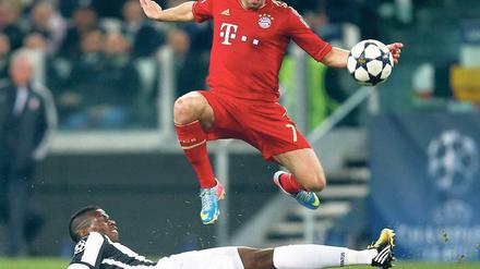 Der große Sprung. Franck Ribery überwand mit dem FC Bayern auch die Viertelfinalhürde Juventus Turin. Foto: Reuters