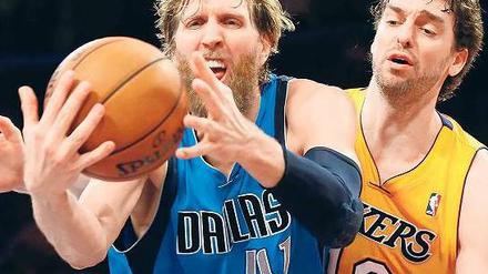 Wer nicht rasiert, verliert auch. Dirk Nowitzki kämpft mit den Dallas Mavericks schon seit Februar um eine ausgeglichene Bilanz – bis zum heutigen Sonntag ohne Erfolg. Foto: Reuters