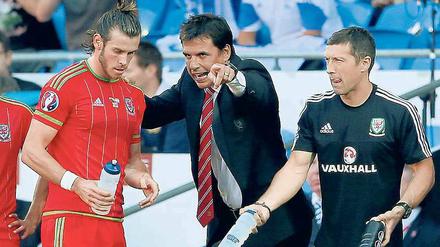 Der Star und sein Chef. Gareth Bale (l.) und Coleman sind die prägenden Figuren im Team der Waliser. 