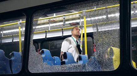 Tatort. Nach der Attacke auf einen Shuttle-Bus ermittelt die Polizei ein seltsames Ergebnis.