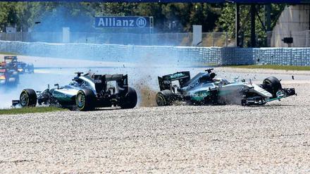 In Barcelona ließ es Rosberg (links) auf einen Crash mit Hamilton ankommen. Auch in der ersten Kurve von Interlagos könnte es eng werden.