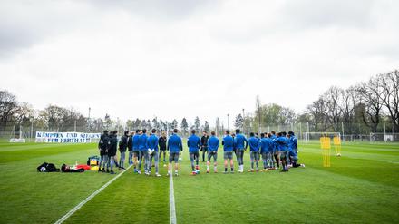 Seit Freitag kann die Mannschaft von Hertha BSC wieder auf dem Schneckendorffplatz trainieren.