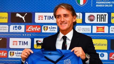 Noch lächelt er: Roberto Mancini übernimmt eine italienische Nationalmannschaft, bei der viel Luft nach oben bleibt.