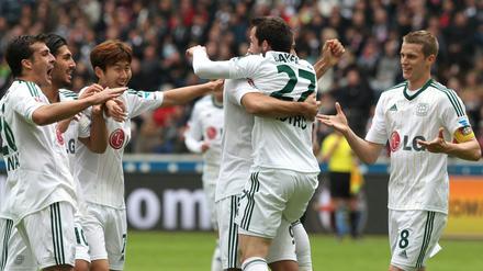 Hoffnung: Der Treffer von Gonzalo Castro (2. v. r.) brachte Leverkusen auf den Weg.