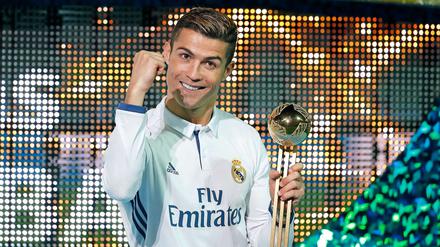 Ich habe den ... äh, wir haben den Pokal. Cristiano Ronaldo.