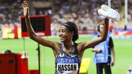 Sifan Hassan jubelt über ihren Weltrekord. 