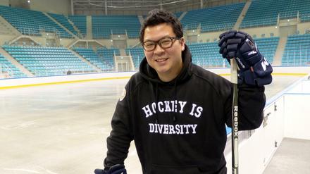 Martin Hyun ist Gründer von Hockey is Diversity. In diesen Tagen feiert der Verein die einjährige Zusammenarbeit mit der DEL.