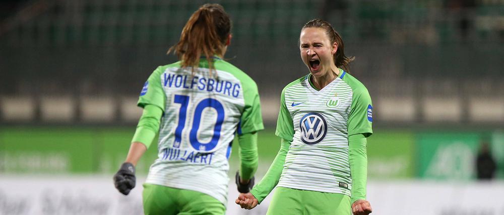 Matchwinnerin. Caroline Hansen (rechts, hier im Pokal gegen den SC Sand) schoss das Siegtor für Wolfsburg in Potsdam.