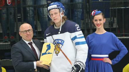 Ein Preis, der nicht erfreut. Finnlands Patrik Laine wird nach dem Finale als bester Spieler des Turniers ausgezeichnet.