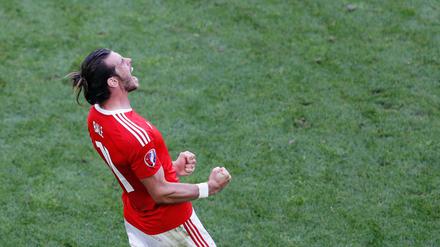 Gareth Bale feiert den walisischen Auftaktsieg bei der EM.