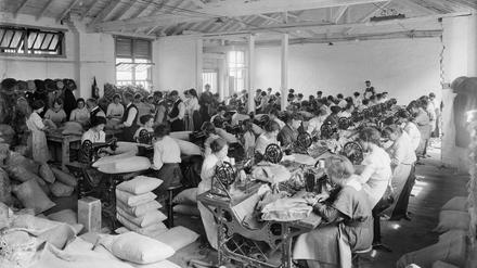 So sah es im 19. Jahrhundert in Leicester aus. Schon damals war Leicester Zentrum der britischen Textilindustrie. Nun existieren dort viele kleine Bekleidungsbetriebe. 