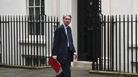 Der britische Finanzminister Philip Hammond rechnet mit Kosten in Höhe von 5,2 Milliarden Euro pro Jahr.