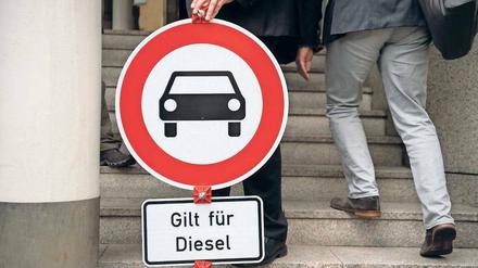 Es wird ernst. Von Januar an gibt es flächendeckend ein Fahrverbot in Stuttgart, im Sommer folgen einige Berliner Straßen. 