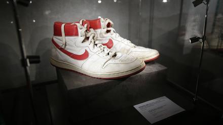 Sneaker von Michael Jordan bei einer Christie’s-Auktion in New York.